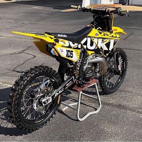 Honda Grom Custom, Suzuki Motocross, Suzuki Dirt Bikes, Custom Dirt Bike, Dirt Motorcycle, Dirt Bike Gear, Motocross Racer, Moto Scrambler, Enduro Motocross