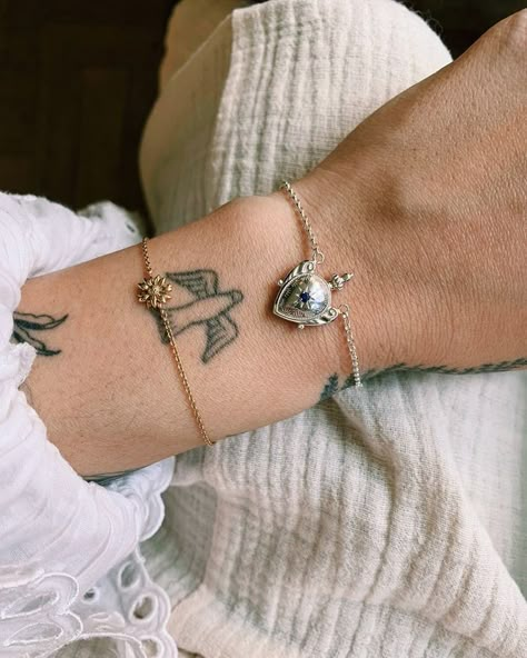 Edgy Bracelets, Jewellery Rings, Time Tattoos, Dainty Chain, Skin Art, Piercing Tattoo, Accessories Ideas, Get A Tattoo, Pretty Tattoos