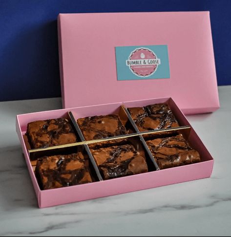 Brownie Boxes Packaging, Brownies Box Packaging, Fudge Packaging Ideas, Fudge Packaging, Brownie Boxes, Dessert Packaging Design, Brownie Shop, Brownie Gourmet, Brownie Packaging