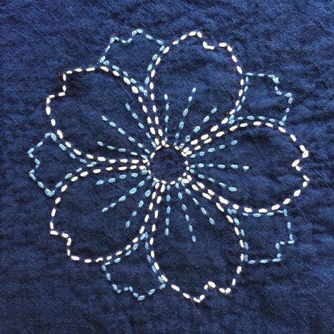 wabi-sabi quilts Sashiko Sakura, Japanese Embroidery Sashiko Pattern, Sashiko Embroidery Patterns, Japanese Embroidery Patterns, Embroidery Sashiko, Boro Stitching, Sashiko Pattern, Japanese Quilts, Sashiko Embroidery