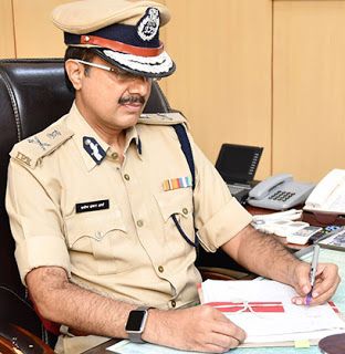 abhiram information center: Top IPS Officer in India Ips Officer, Indian Police Service, Ias Officers, Youtube Editing, Motivational Status, Avatar Images, India India, Police Uniforms, Best Love Songs