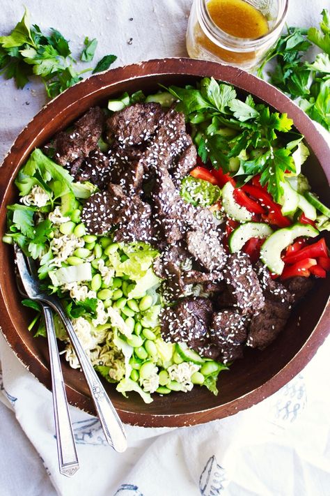 Korean Steak Salad Korean Steak, Asian Steak, Edamame Beans, Romaine Lettuce Salad, Steak Salad, Iceberg Lettuce, Kinds Of Salad, Asian Flavors, Salad Bar