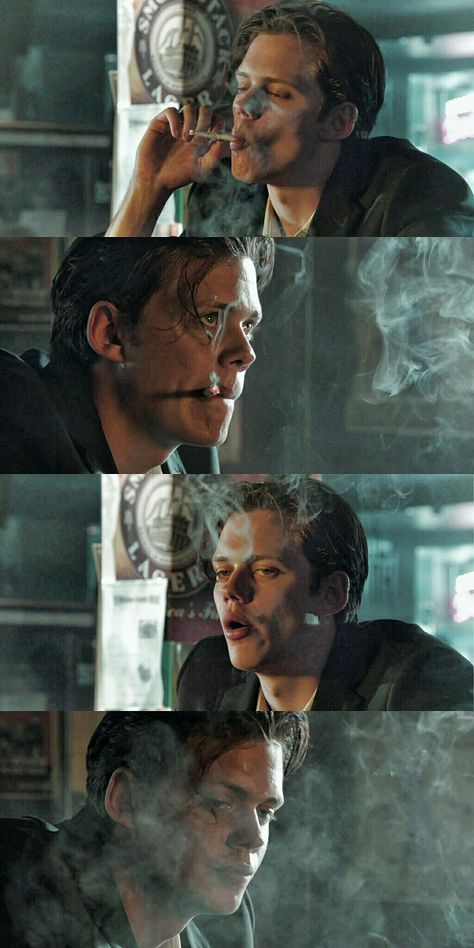 Roman's smoking is my strongest but favorite weakness ❤ [ Roman Godfrey ◀▶ Bill Skarsgård in Hemlock Grove ] Bill Skarsgard Roman Godfrey, Roman Godfrey Aesthetic, Roman Hemlock Grove, Roman Empire Wallpaper, Bill Skarsgard Aesthetic, Bill Skarsgård Wallpaper, Hemlock Grove Roman, Bill Skarsgard Hemlock Grove, Roman Aesthetic