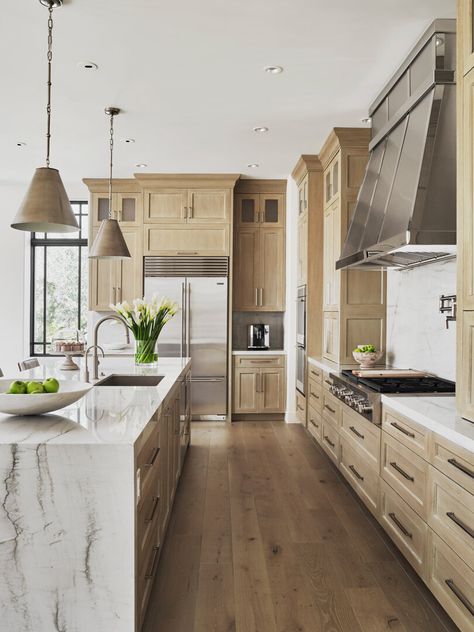 Kitchen With Light Wood Cabinets, Model Dapur, Marble Counters, Light Wood Cabinets, Transitional Decor Living Room, Transitional Decor Kitchen, Transitional Kitchen, Kitchen Inspiration Design, Kitchen Cabinetry