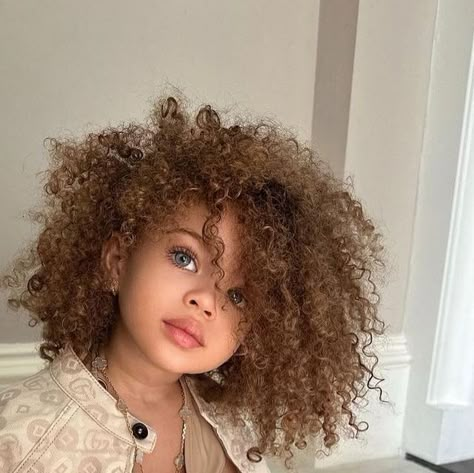 👧🏻👶🏻 on Instagram: "😍 📷 @itsselesworld" Mixed Baby Hairstyles, Clean Pictures, Mixed People, Beautiful Black Babies, Mixed Babies, Stylish Baby, Girl Mom, Kids Pictures, Tag A Friend