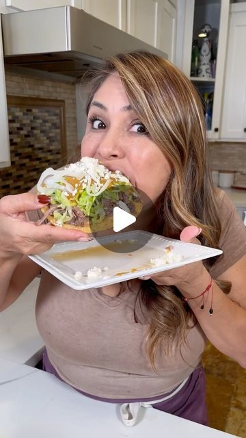 Shredded Beef Tostadas, Ground Beef Tostadas, Steak Tostadas, Mexican Tostadas, Beef Tostadas, Jenny Martinez, Mexican Shredded Beef, Tostada Recipes, Chicken Tostadas