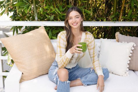 Miranda Kerr, On Why She Became a Health Coach – and Why You Should, Too Miranda Kerr Wellness, Daily Planet, Kora Organics, Miranda Kerr Style, Integrative Nutrition, Health Coach Business, Organic Turmeric, Wellness Routine, Miranda Kerr