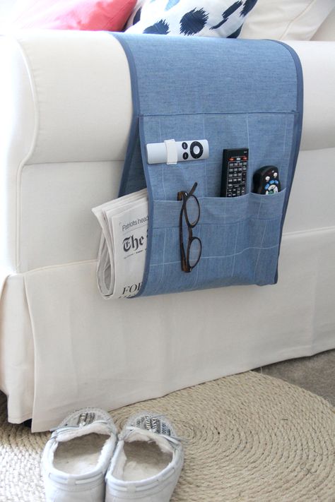 How to Make an Arm Chair Remote Holder Remote Caddy Diy, Remote Caddy, Diy Sewing Tutorials, Remote Control Holder, Remote Holder, Sew Ins, Trendy Sewing, Costura Diy, Beginner Sewing Projects Easy