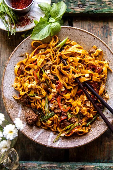 Curry Beef, Carb Loading, Half Baked Harvest Recipes, Cooking With Ground Beef, Spring Food, Garlic Noodles, Peach Salad, Asian Noodles, Harvest Recipes