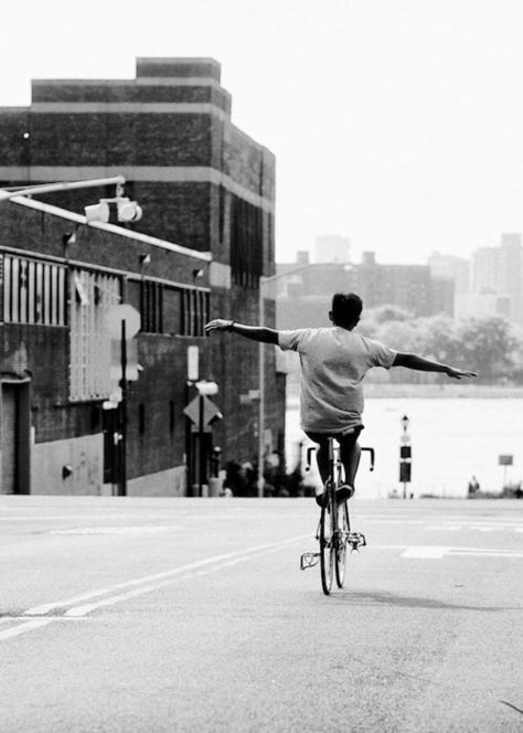 . Arte Jazz, No Hands, Riding A Bike, I Want To Ride My Bicycle, Chur, Snl, Black N White, Photography Inspo, Bike Ride