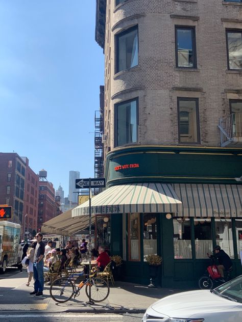 A sunny SoHo street corner cafe, Jack’s wife Freda. Nyc Corner Store, Cute Cafes In Nyc, Coffee Shops New York, The Bookshop On The Corner, The Corner Bookstore Nyc, Soho Street, Corner Cafe, Street Corner, Soho