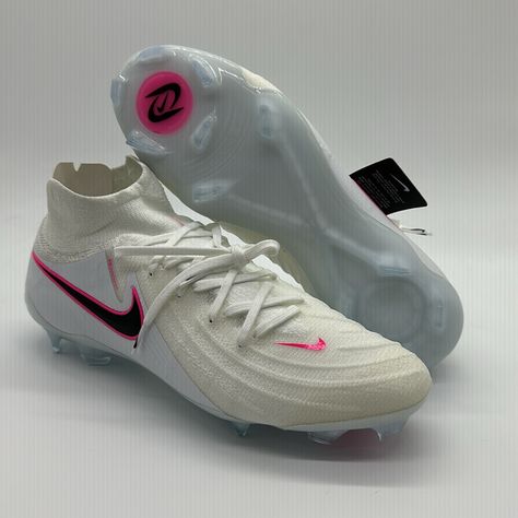 Nike Shoes Soccer, Custom Nike Cleats, Cute Soccer Cleats Nike, Soccer Cleats Aesthetic, Cute Soccer Cleats, Soccer Cleats Women, Best Football Shoes, Pink Soccer Cleats, Womens Soccer Cleats