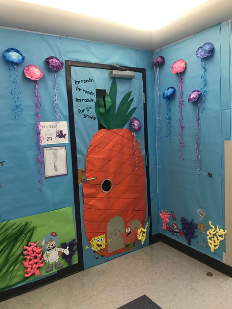 Spongebob Classroom Door, Spongebob Hallway Decorations, Spongebob Door Decorations, Spongebob Themed Classroom, Spongebob Classroom Theme, Spongebob Classroom, Things To Hang From Ceiling, Door Room Decor, Dorm Hallway