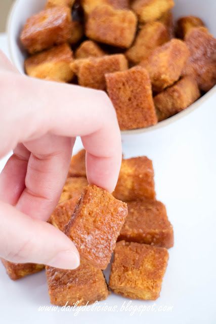 Caramel Rusk- Caramel coated bread cubes— Sprinkle with Sea salt! Bread Rusk Recipe, Rusks Recipe, Rusk Recipe, Caramel Coat, How To Make Caramel, Snack Packs, Loaf Cake, Sandwich Bread, So Delicious