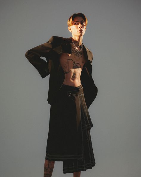 Men In Skirts Fashion Editorial, Men’s Skirt Fashion, Male Skirt, Men In Skirts, Androgynous Clothing, Men Feminine, Madonna Tour, Skirt Outfits Aesthetic, Guys In Skirts