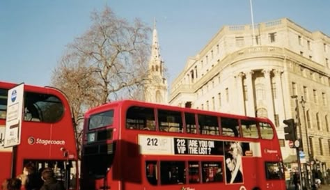 London Film Camera, Film Photography London, London Film Photography, London On Film, Trafalgar Square London, Red Camera, American Aesthetic, London Buses, London Dreams