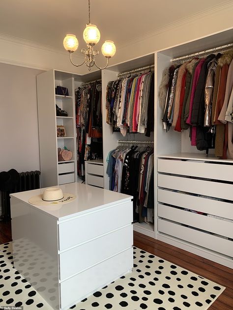 Dressing Room Bedroom Ideas, Ikea Dressing Room Hacks, Bedroom Wardrobe Design Ideas, Clothing Room, Wardrobe Design Ideas, Wardrobe Aesthetic, Bedroom Wardrobe Design, Closet Office, Room Hacks