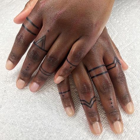 Finger Tattoos For Women, Dark Skin Tattoo, Skin Color Tattoos, Rose Shoulder Tattoo, Finger Tattoo For Women, The Healing Process, Black Girls With Tattoos, Flower Tattoo Shoulder, Tattoos For Black Skin