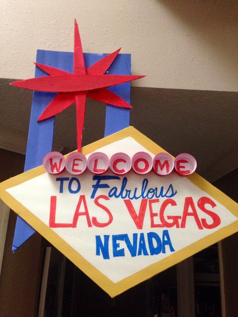 Diy Las Vegas Theme Party Decorations, Las Vegas Hallway Decorations, Las Vegas Decorations Ideas, Las Vegas Themed Party, Vegas Decorations, Vegas Party Ideas, Casino Prom, Vegas Themed Party, Las Vegas Party Theme