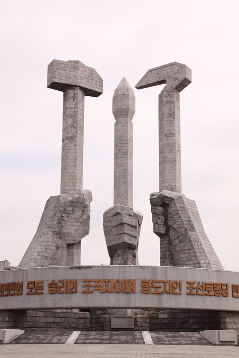 ˚Workers' Party Monument, Pyongyang Brutalist Monuments, Government Architecture, Soviet Architecture, Futurist Architecture, Monumental Architecture, Brutalism Architecture, Propaganda Art, Toy Sculpture, Deco Architecture