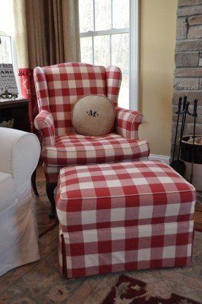 Found a sofa and love seat in gingham gotta get Deco Champetre, Farmhouse Style Living Room, Red Cottage, Living Room Red, Keeping Room, Seeing Red, Red Rooms, Red Decor, Red Gingham