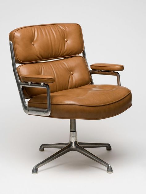 Charles Eames Lounge Chair, Executive Lounge, Herman Miller Furniture, Vintage Office Chair, Herman Miller Chair, Eames Office, Office Chair Design, Charles Ray, Mid Century Desk