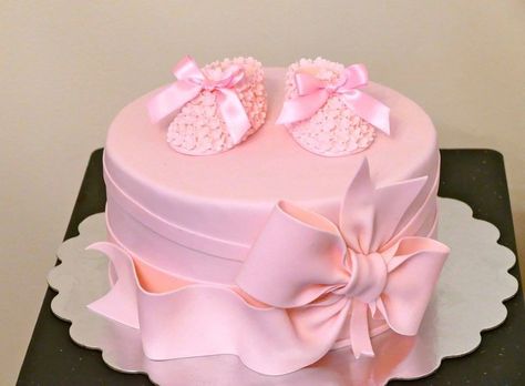 20 Fascinating Cakes That Can Make Any Baby Shower Special / Bright Side Small Baby Shower Cake, Welcome Home Cakes, Pink Baby Shower Cake, Big Cake, Baby Shower Cakes Girl, Baby Shower Bbq, Big Cakes, Cake Videos, Baby Christening