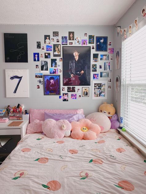 Bts Room, Army Room Decor, Kpop Room, Army Room, Aesthetic Room Ideas, Healing Waters, Room Ideas Aesthetic, Cute Bedroom Decor, Cute Room Ideas