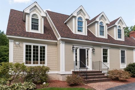 https://www.coloradosiding.com/featured_item/james-hardie-navajo-beige-shingles-lap-siding Modern Cape Cod Exterior, James Hardie Siding Colors, Cape Cod Architecture, Cape Cod Exterior, Modern Cape, Remodeling Trends, James Hardie Siding, Hardie Siding, Cape Cod Style House