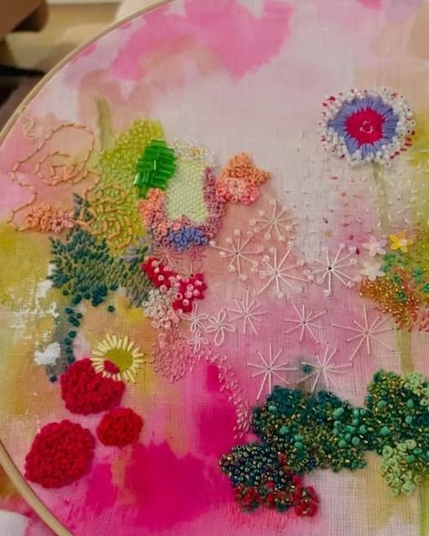 Watercolour Embroidery, Watercolor Embroidery, Strawberry Shirt, Abstract Embroidery, Hand Beaded Embroidery, Patch Ideas, Thread Painting, Simple Embroidery, Needle Arts