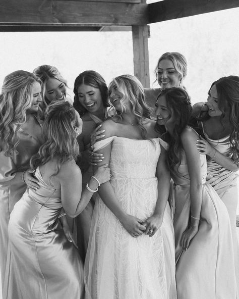 a bride and her girls ❤️‍🔥 #weddingphotography #weddingphotographer #destinationweddingphotographer #tennesseeweddingphotographer #montanaweddingphotographer #wyomingweddingphotographer #oregonweddingphotographer #californiaweddingphotographer #brides #bridal #2024bride #2025bride #nashvilleweddingphotographer #dirtybootsandmessyhair #authenticlovemag Bridal Party Photography Ideas, Bridemaids Photoshoot With Bride, Unique Bridesmaid Pictures, Sister Wedding Pictures, Bride And Bridesmaid Pictures, Bridal Party Photography, Wedding Photography Bridal Party, Bridesmaid Poses, Bridal Party Poses