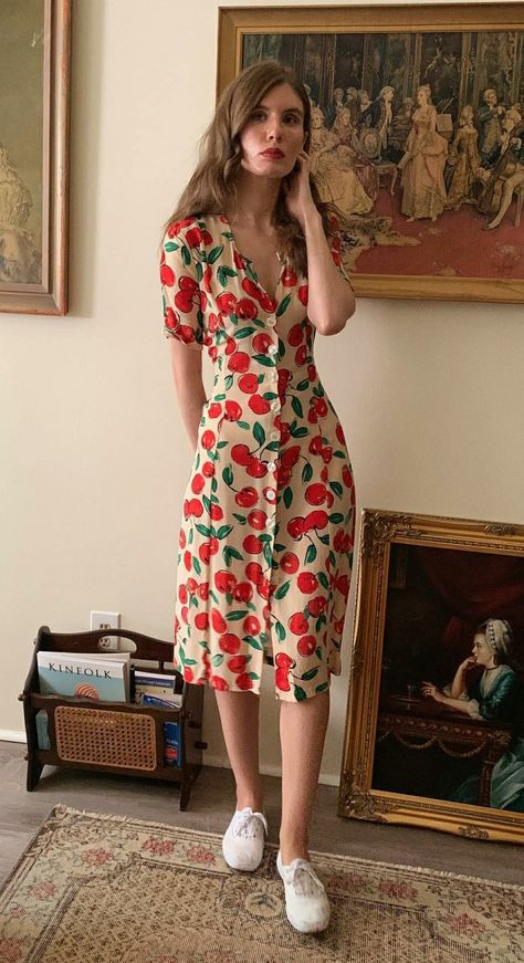 Tomato Girl Aesthetic Outfits, 50s Summer Fashion, Summer Outfit Work, Vintage Womens Fashion, Vintage Outfits 40s, Garden Outfit, Ultra Feminine Style, Midi Floral Dress, Casual Day Outfits