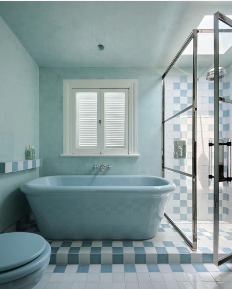 Tamsin Johnson, Vibrant Bathroom, Blue Bathtub, Interior Design Institute, Blue Bathroom Decor, Chic Sofa, Powder Room Decor, Interior Design Courses, Vogue Living