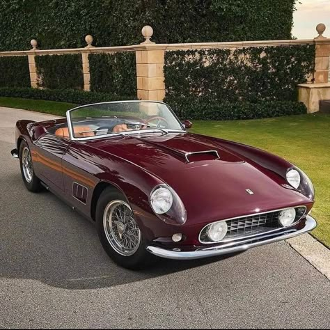 Maroon Porsche, Ferrari In Italy, Old Money Cars, Ferrari Vintage, Old Vintage Cars, Mercedes Sl, Carros Vintage, Ferrari 250, Ferrari Car