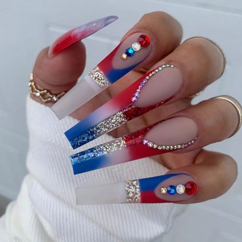 1,187 Likes, 18 Comments - Nails Inspo (@nailsinspo.co) on Instagram: “Yay or Nay? 😍🤩” Nails Fourth Of July, Patriotic Nails Design, Fourth Of July Nails, Nails Aesthetic, 4th Of July Nails, Nails Design With Rhinestones, Dope Nail Designs, Seasonal Nails, Yay Or Nay