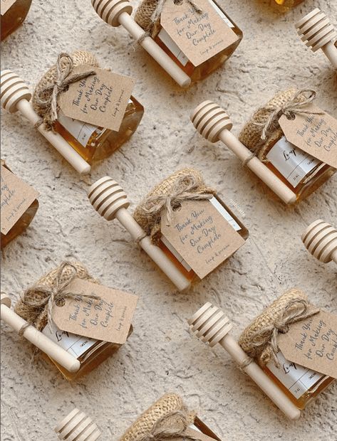 Bomboniere Ideas, Budget Wedding Favours, Wedding Doorgift, Unusual Wedding Favours, Wedding Skincare, Honey Favors, Honey Packaging, Honey Wedding, Honey Gifts