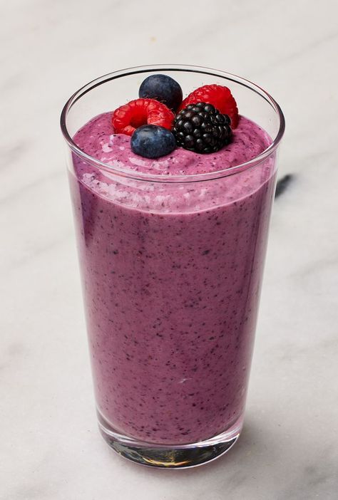 Berry Smoothie Aesthetic, Mixed Berry Smoothie Bowl, Berries Smoothie, Aip Foods, Med Diet, Eating Well Recipes, Mixed Berry Smoothie, Flexitarian Diet, Mind Diet