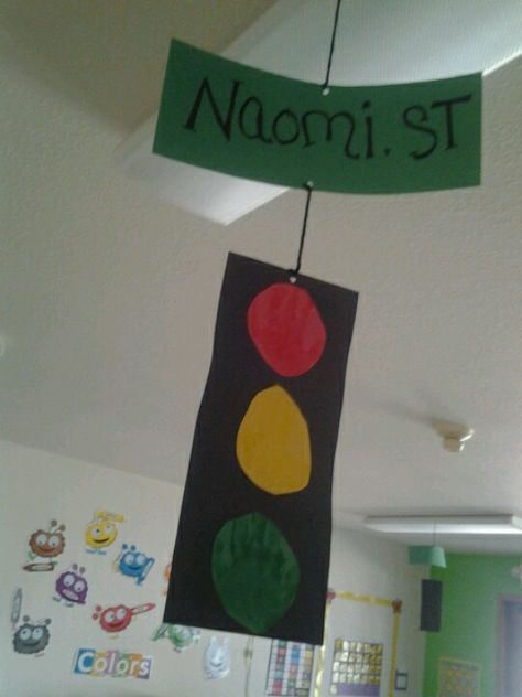 Stop light and street sign using the kids names.  Used hands for the lights ;) fun project Safety Signs Preschool Activities, Street Sign Activities For Preschool, Street Signs Preschool Art, Stop Sign Art Preschool, Street Sign Crafts For Preschool, Street Safety Preschool, Sign Activities For Preschool, Signs Activities For Preschool, Signs Study Preschool