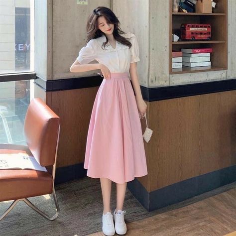 Modest Beautiful Dresses, Long Pink Skirt Outfit Ideas, Korean Long Skirt Outfits, Korean Long Skirt, Skirt Outfit Korean, Long Skirt Outfits Korean, Korean Skirt Outfits, Skirt Outfits Korean, Long Skirt Fashion