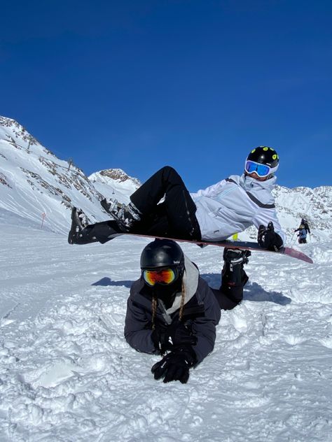 Winter| snowboard| mountain| ski trip| funny| bestfriends| aesthetic| instagram photo ideas Josh Chen And Jules Ambrose, Snowboard Pictures, Snowboarding Pics, Snowboard Aesthetic, Josh Chen, Snowboarding Pictures, Skiing Humor, Jules Ambrose, Ski Pics