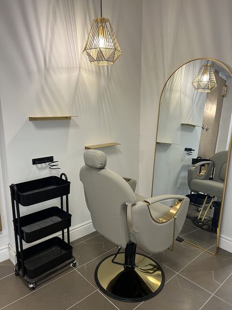 It's not just a seat; it's the perfect blend of comfort and style. Step into this cozy corner and indulge in moments of beauty. 💇‍♀️💖 #baashasalonchair #modernsalon #salontoday #hairdresser #hairstylist #hairbrained #behindthechair #interiordesign #saloninterior #salondecor #salonlife #salongoals #hairsalondecor #salonequipment #saloninspo #saloninspiration #salonstyle #salon #beautysalon #barbershop #barbershopconnect #saloncentric #salonspa #salonfurniture #btcpics #stylist #salonchair