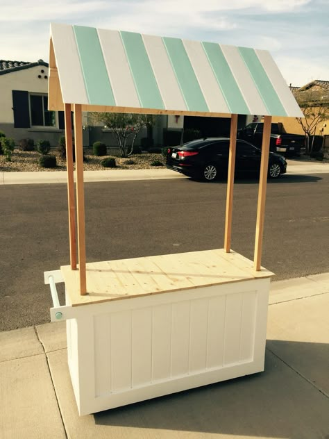 Lemonade Cart Diy, Bakery Checkout Counter, Treat Stand Diy, Diy Kiosk Stand, Lemonade Stand Plans, Lemonaid Stand Ideas, Diy Coffee Stand, Portable Lemonade Stand, Diy Food Stand