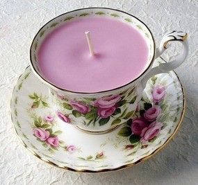 Diy Candle Gift, Tea Cup Candles Diy, Cup And Saucer Crafts, Christmas Candles Diy, Vintage Christmas Candles, Teacup Crafts, Teacup Candles, Cup Crafts, Candle Cup