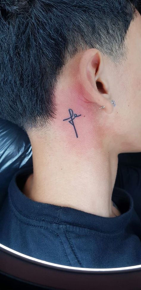 Simple Neck Tattoos, Cruz Tattoo, Arm Tattoos For Guys Forearm, Best Neck Tattoos, Small Neck Tattoos, Tatuagem Masculina Pequena, Tatoo Inspiration, Saved Tattoo, Cross Tattoo For Men