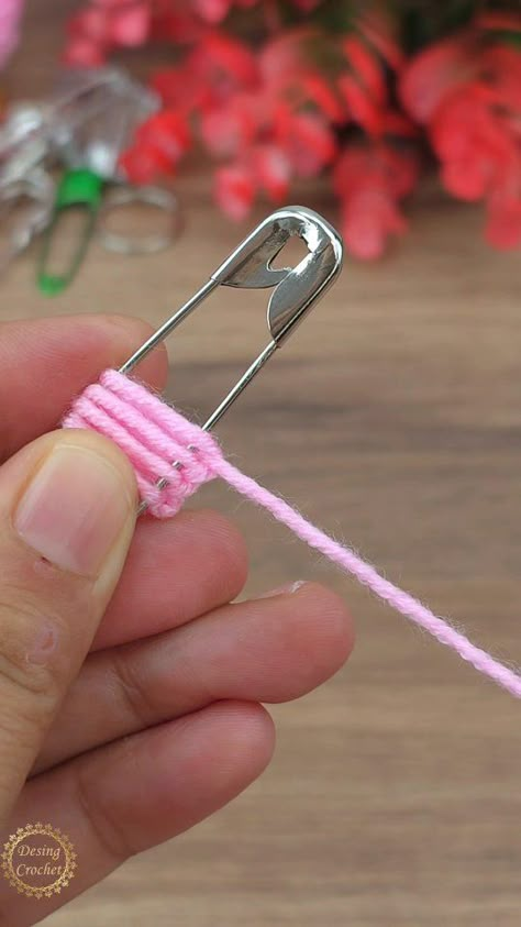 Sevil Topal | 💯👌I made it with knitting thread using a safety pin and took a video of it. #crochet #knitting | Instagram Easy Crochet Xmas Gifts, Quick Earrings To Make, Leftover Yarn Projects Crochet Ideas, Easy Yarn Gifts, What To Crochet With Pink Yarn, Crochet With Thread Patterns, Quick And Easy Yarn Crafts, Pull Tab Crochet, Two Color Crochet Pattern