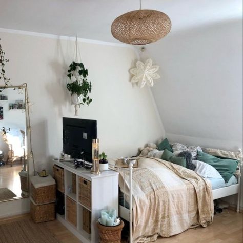 Tv At Foot Of Bed, Wg Zimmer Ideas, Studio Apartment Makeover, Studio Apartment Living, Deco Studio, Casa Container, Teen Room Decor, Redecorate Bedroom, Room Makeover Bedroom