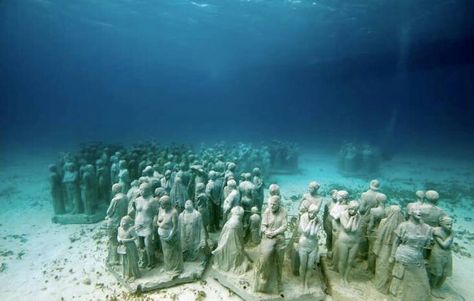 5 villes sous-marines parmi les plus belles du monde ! Underwater Museum, Underwater Sculpture, Mexico Cancun, Bawah Air, Underwater City, Under The Water, Alexandria Egypt, Underwater Art, Yamagata