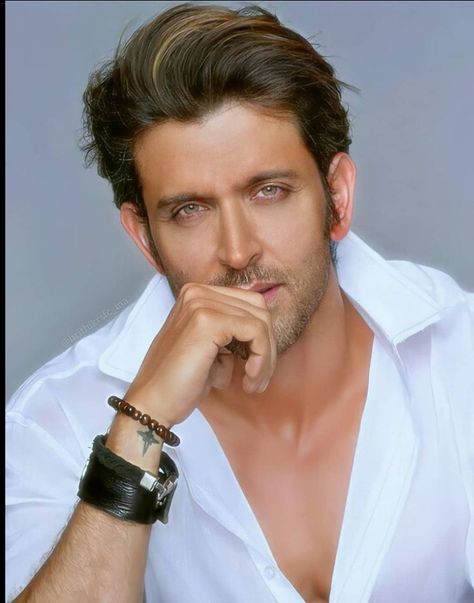 Rittik Roshan Picture, Hrithik Roshan Photoshoot, Lion King Fan Art, Quotes Hindi, Color Combinations For Clothes, Ganesh Art, Actor Picture, Hrithik Roshan, Bollywood Girls