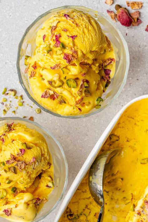 Saffron Ice Cream, Persian Ice Cream, Rose Ice Cream, Ice Cream Mixture, Ice Cream Containers, Persian Food, Ice Cream Sandwich, Dessert Recipe, Frozen Desserts