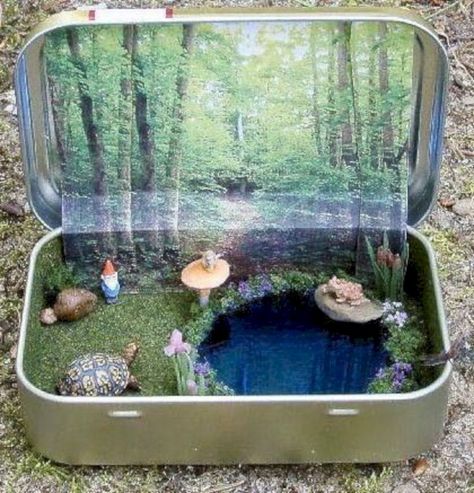 awesome 16 Tiny and Adorable Magical DIY Fairy Garden Ideas http://matchness.com/2018/02/04/16-tiny-adorable-magical-diy-fairy-garden-ideas/ Mini Diorama, Egiptul Antic, Jardim Diy, Altoid Tin, Altoids Tins, Altered Tins, Mint Tins, Garden Types, Tin Art